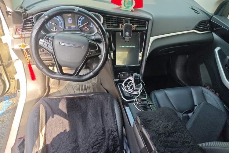 Used Venucia D60EV 2020 Standard Range T3 Center Console