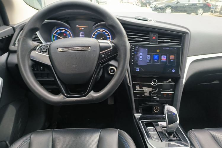 Used Venucia D60EV 2020 Standard Range T3 Center Console
