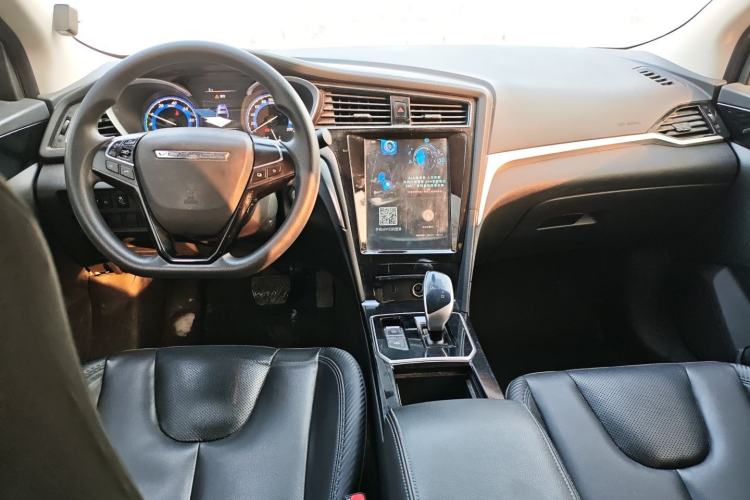 Used Venucia D60EV 2020 Standard Range T3 Center Console