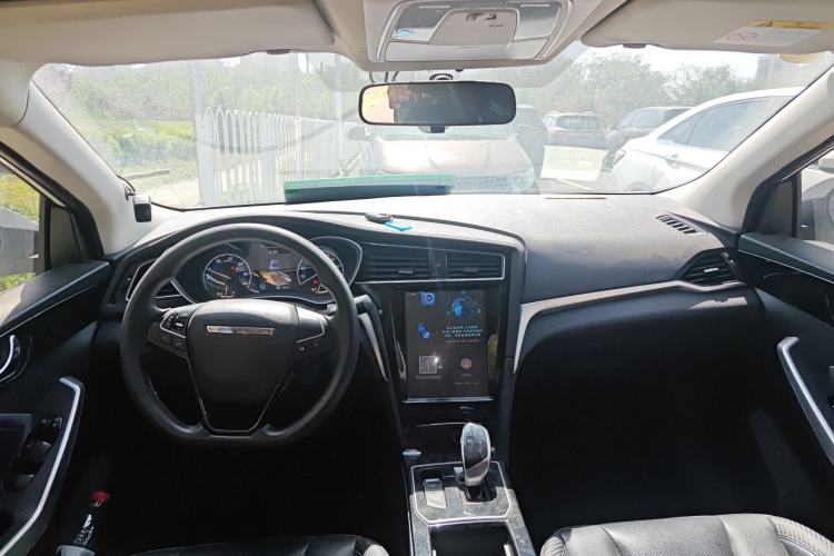 Used Venucia D60EV 2020 Standard Range T3 Center Console