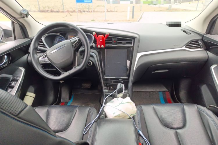 Used Venucia D60EV 2020 Standard Range T3 Center Console