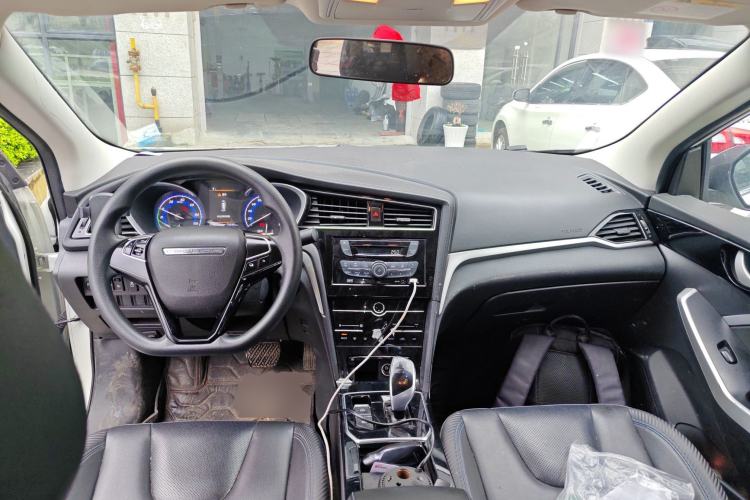 Used Venucia D60EV 2020 Standard Range Smart Drive Edition Center Console