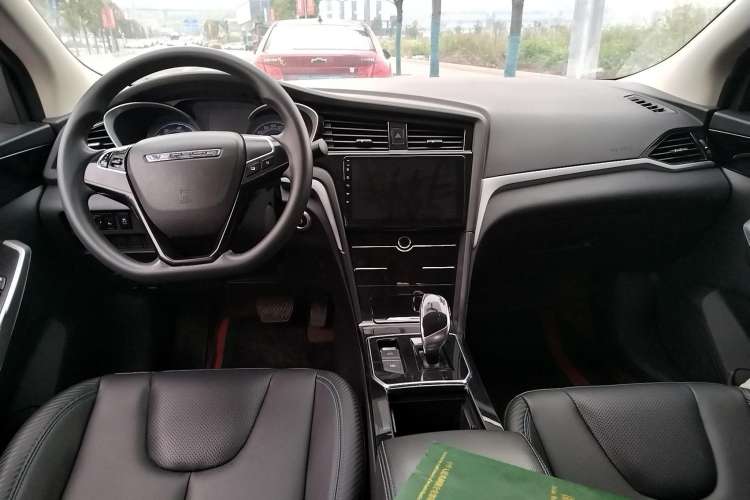 Used Venucia D60EV 2020 Standard Range Smart Drive Edition Center Console