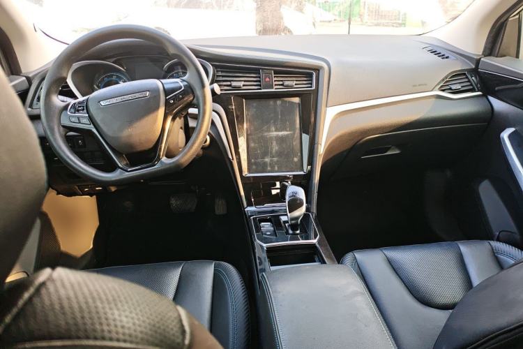 Used Venucia D60EV 2020 Standard Range T3 Center Console