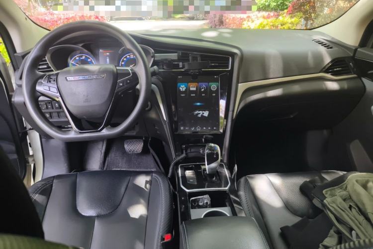 Used Venucia D60EV 2020 Standard Range T3 Center Console