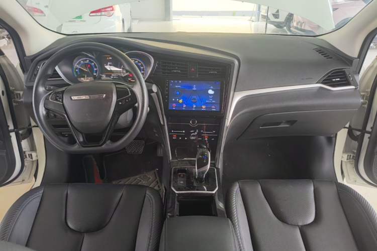 Used Venucia D60EV 2020 Standard Range Smart Drive Edition Center Console