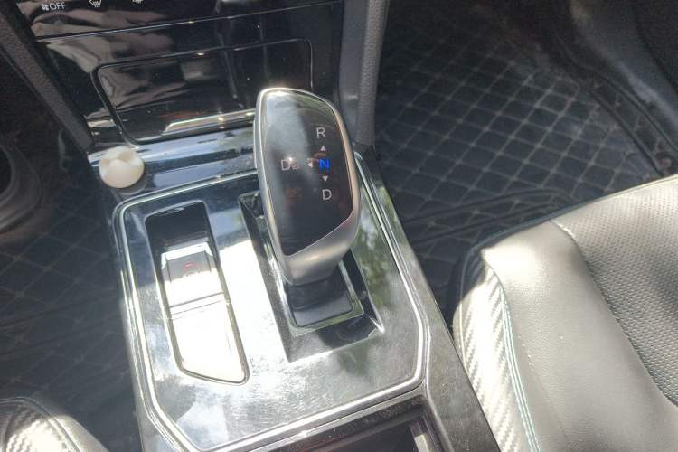 Used Venucia D60EV 2020 Standard Range Smart Drive Edition Gear Lever