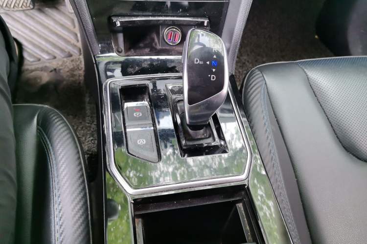 Used Venucia D60EV 2020 Standard Range Smart Drive Edition Gear Lever