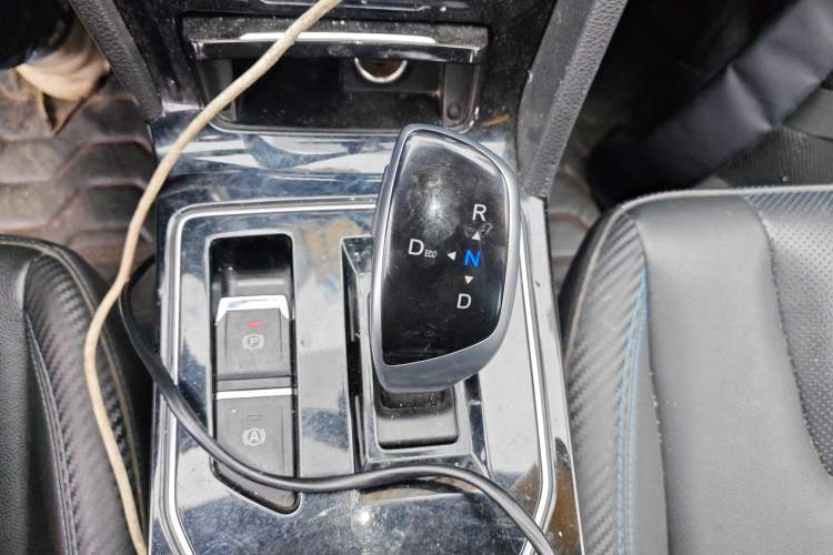 Used Venucia D60EV 2020 Standard Range Smart Drive Edition Gear Lever