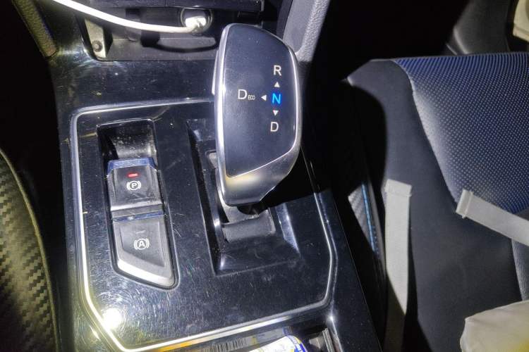 Used Venucia D60EV 2020 Standard Range Comfort Edition Gear Lever