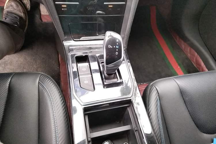 Used Venucia D60EV 2020 Standard Range Smart Drive Edition Gear Lever