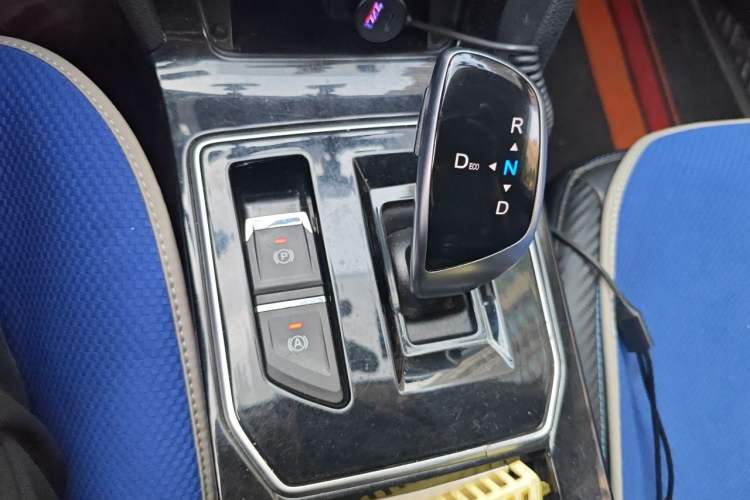 Used Venucia D60EV 2020 Standard Range Smart Drive Edition Gear Lever