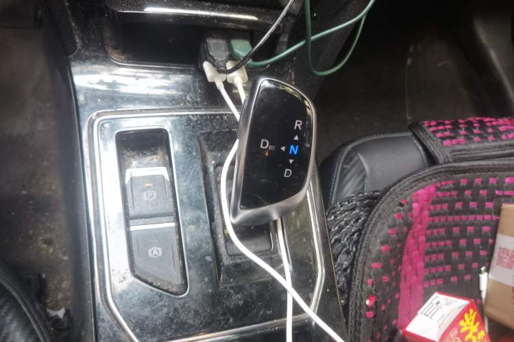 Used Venucia D60EV 2020 Standard Range Smart Drive Edition Gear Lever