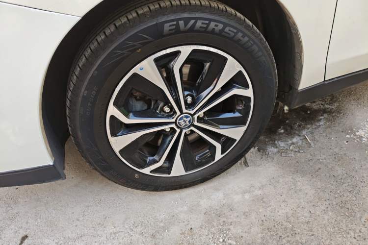 Used Venucia D60EV 2020 Standard Range T3 Left Front Wheel Hub