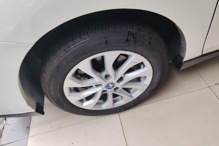 Used Venucia D60EV 2020 Standard Range Smart Drive Edition Left Front Wheel Hub