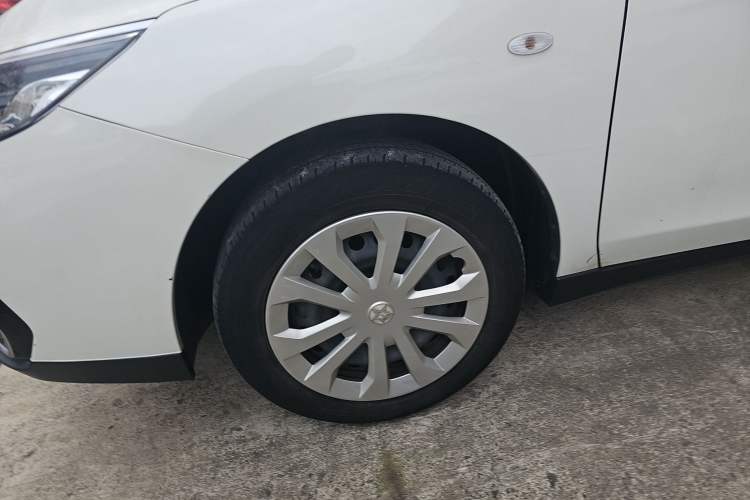 Used Venucia D60EV 2020 Standard Range Smart Drive Edition Left Front Wheel Hub