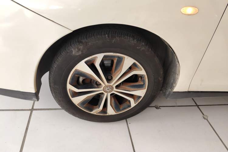 Used Venucia D60EV 2020 Standard Range Smart Drive Version – Ride-Hailing Large-Screen Edition Left Front Wheel Hub