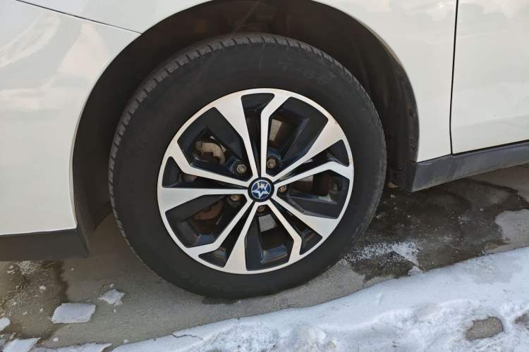 Used Venucia D60EV 2020 Standard Range T3 Left Front Wheel Hub