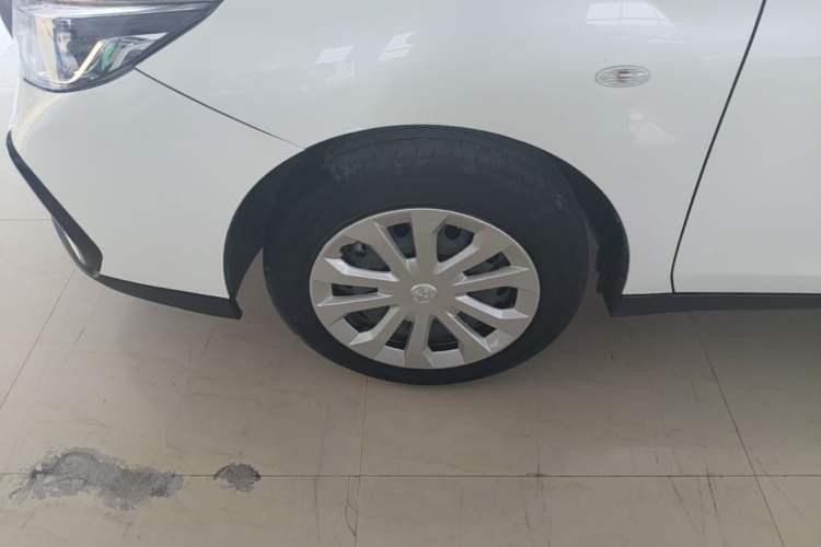 Used Venucia D60EV 2020 Standard Range Smart Drive Edition Left Front Wheel Hub