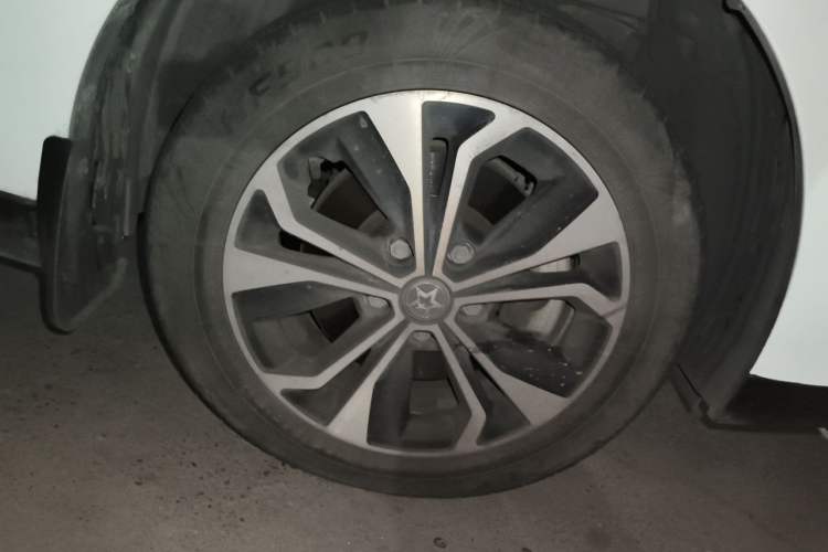 Used Venucia D60EV 2020 Standard Range T3 Right Front Wheel Hub