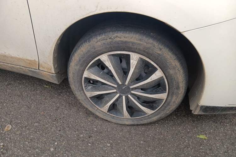 Used Venucia D60EV 2020 Standard Range Smart Drive Edition Right Front Wheel Hub