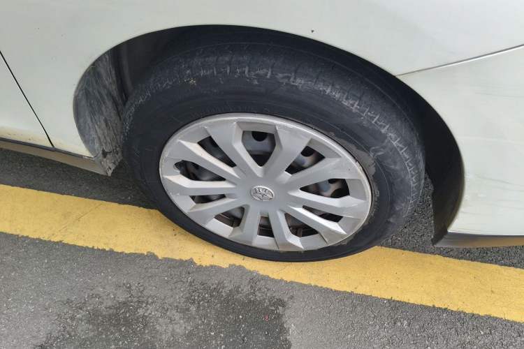 Used Venucia D60EV 2020 Standard Range Smart Drive Edition Right Front Wheel Hub