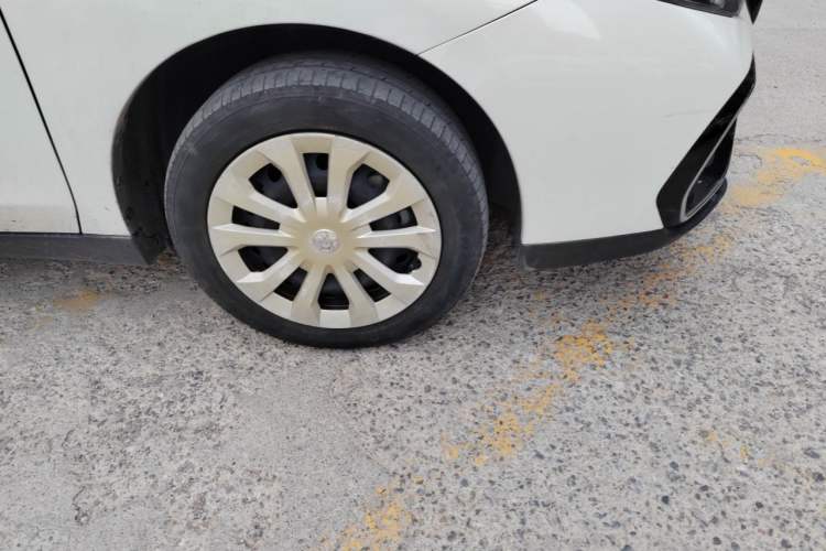 Used Venucia D60EV 2020 Standard Range Smart Drive Edition Right Front Wheel Hub