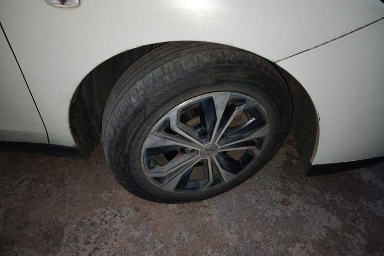 Used Venucia D60EV 2020 Standard Range Comfort Edition Right Front Wheel Hub