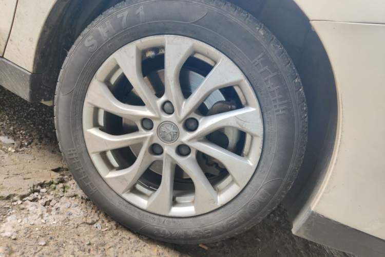 Used Venucia D60EV 2020 Standard Range Smart Drive Edition Right Front Wheel Hub