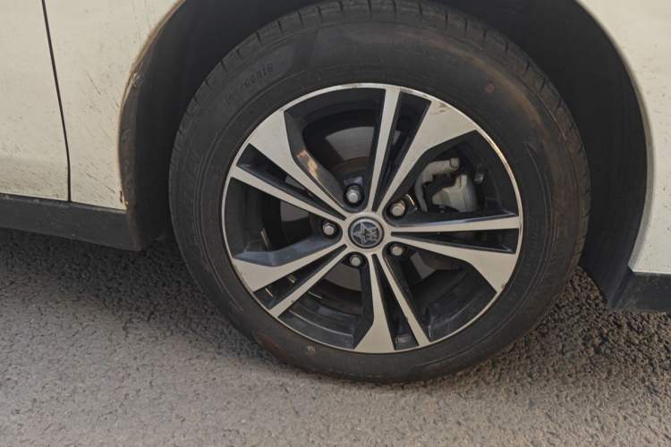 Used Venucia D60EV 2020 Standard Range Smart Drive Edition Right Front Wheel Hub