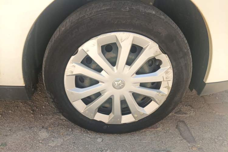 Used Venucia D60EV 2020 Standard Range Smart Drive Edition Right Front Wheel Hub