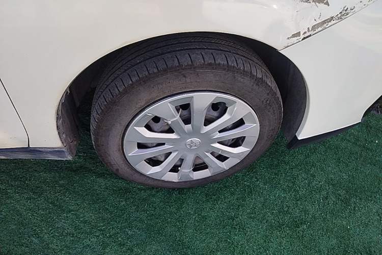 Used Venucia D60EV 2020 Standard Range Smart Drive Edition Right Front Wheel Hub