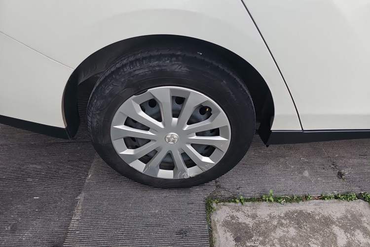 Used Venucia D60EV 2020 Standard Range Smart Drive Edition Right Rear Wheel Hub