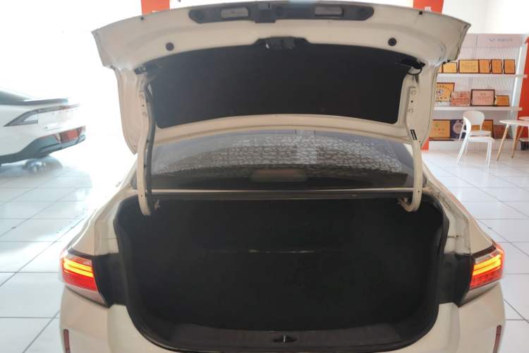 Used Venucia D60EV 2020 Standard Range Smart Drive Version – Ride-Hailing Large-Screen Edition Trunk