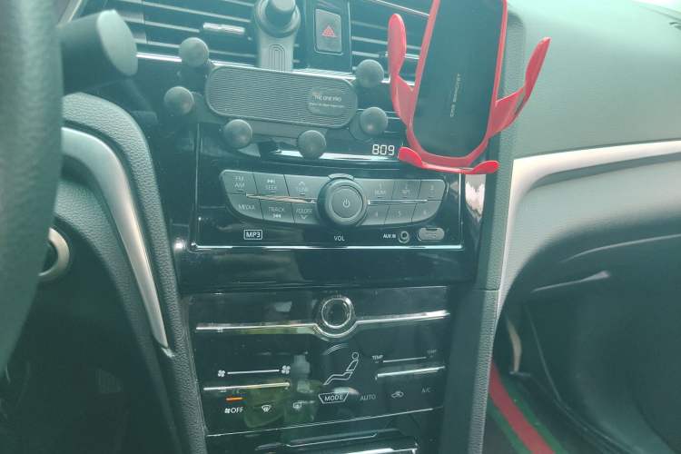 Used Venucia D60EV 2022 Battery-Swap Version Audio And AC Panel