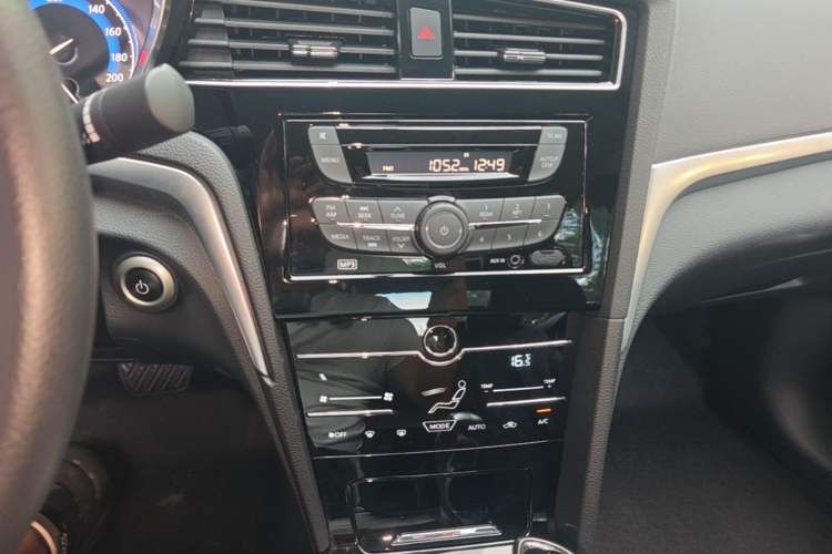 Used Venucia D60EV 2022 Battery-Swap Version Audio And AC Panel