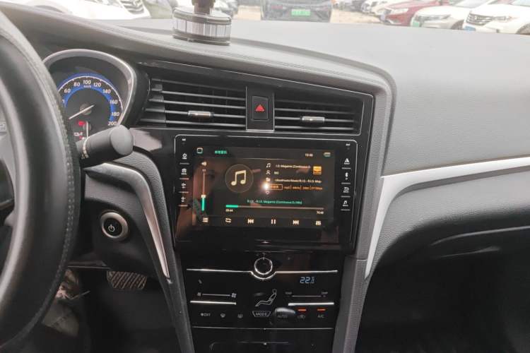 Used Venucia D60EV 2022 Standard Range Smart Drive Version Audio And AC Panel