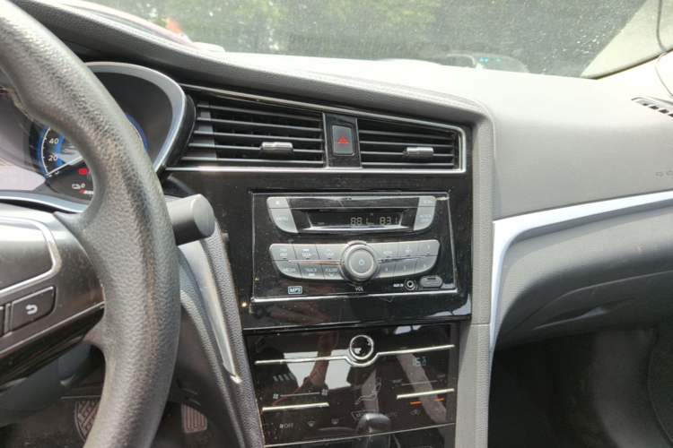 Used Venucia D60EV 2022 Standard Range Comfort Edition Audio And AC Panel