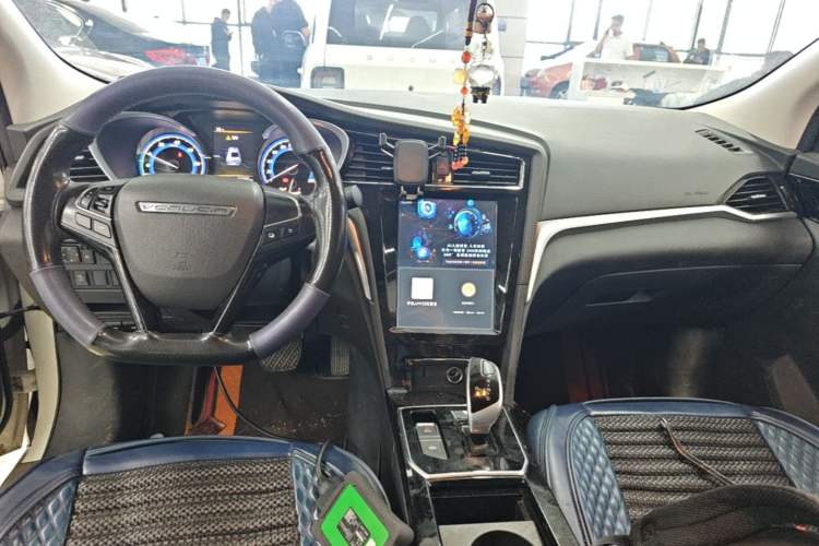 Used Venucia D60EV 2022 Standard Range T3 Center Console
