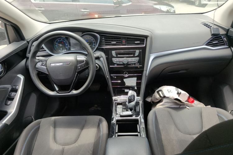 Used Venucia D60EV 2022 Standard Range Comfort Edition Center Console