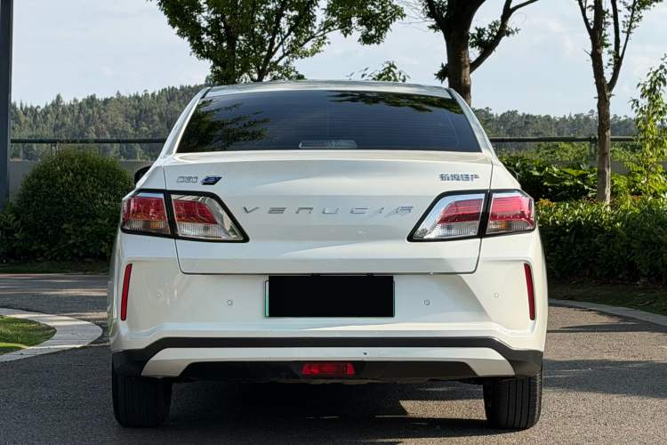 Used Venucia D60EV 2022 Standard Range T3 Exterior 2