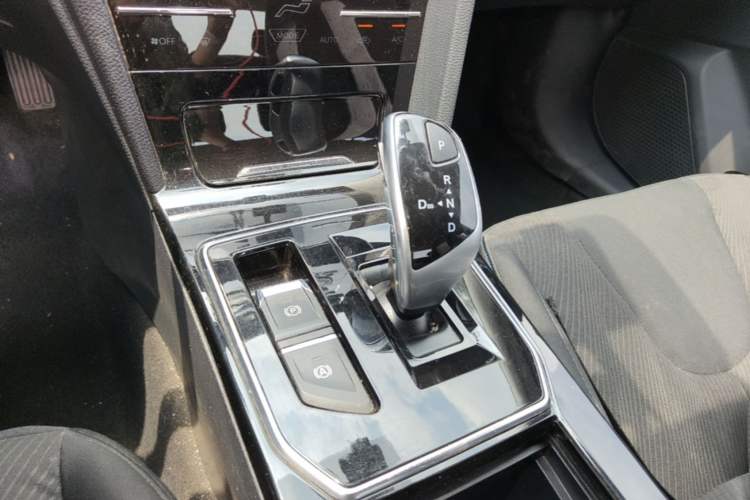 Used Venucia D60EV 2022 Standard Range Comfort Edition Gear Lever