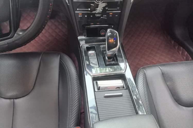 Used Venucia D60EV 2022 Standard Range Smart Drive Version Gear Lever