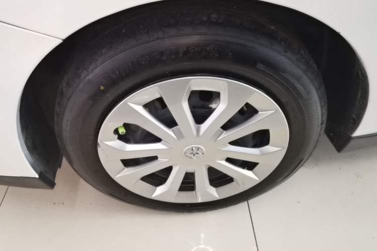 Used Venucia D60EV 2022 Standard Range Smart Edition Left Front Wheel Hub
