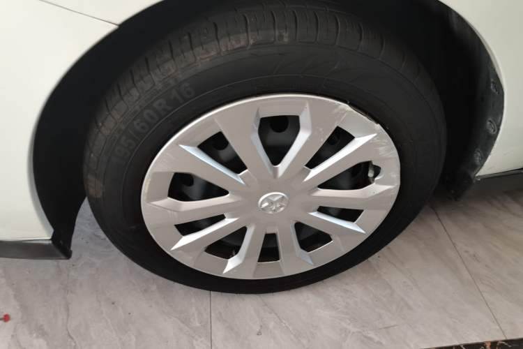 Used Venucia D60EV 2022 Standard Range Smart Drive Version Left Front Wheel Hub