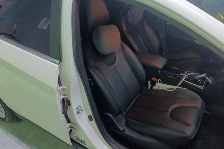 Used Venucia D60EV 2022 Standard Range Smart Drive Version Right Front Seat