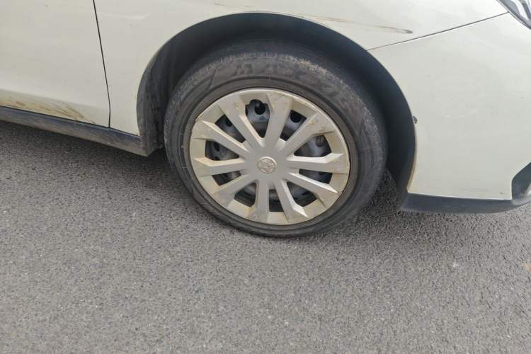 Used Venucia D60EV 2022 Standard Range Smart Drive Version Right Front Wheel Hub