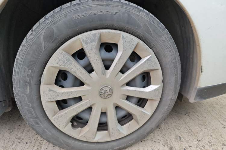 Used Venucia D60EV 2022 Standard Range Smart Drive Version Right Front Wheel Hub