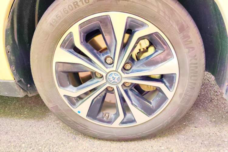 Used Venucia D60EV 2022 Standard Range Smart Drive Version Right Front Wheel Hub