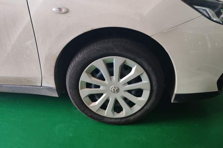 Used Venucia D60EV 2022 Standard Range Smart Drive Version Right Front Wheel Hub